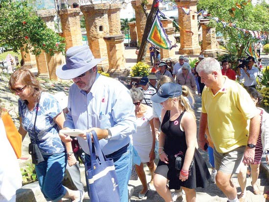 Russian visitors in central Vietnam (Photo: SGGP) Russian visitors in central Vietnam (Photo: SGGP)